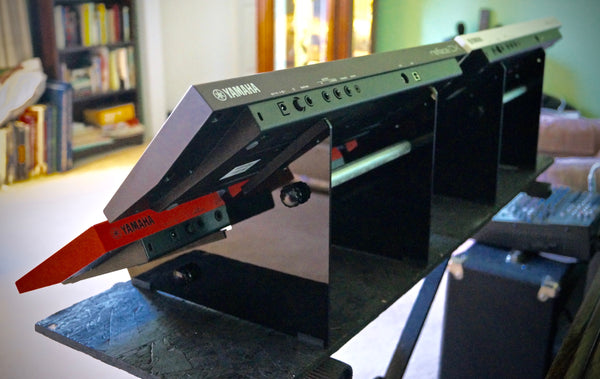 Rear view of Yamaha Reface stand (KVgear Utility M2)